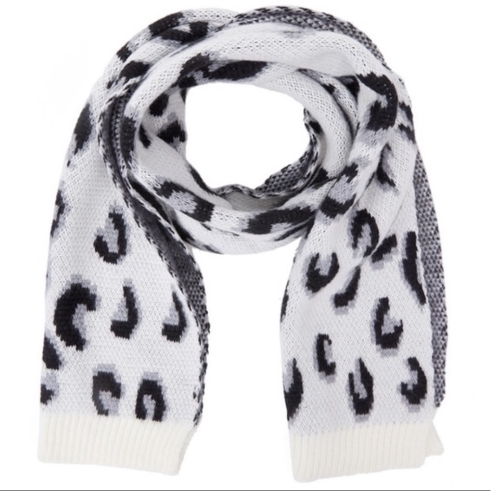 NWT Virginia Wolf Leopard Scarf in White